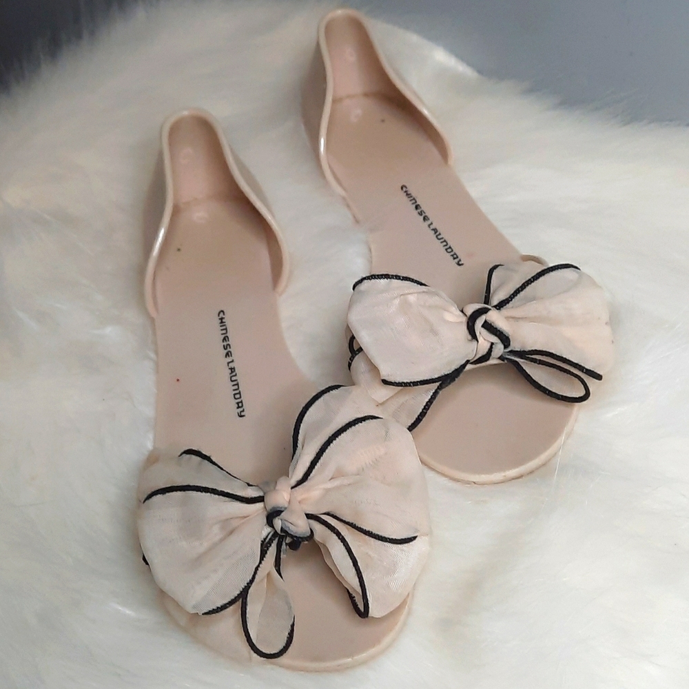 Rose Colored Slip On Shoes w/ Bows! Size 8/EU39